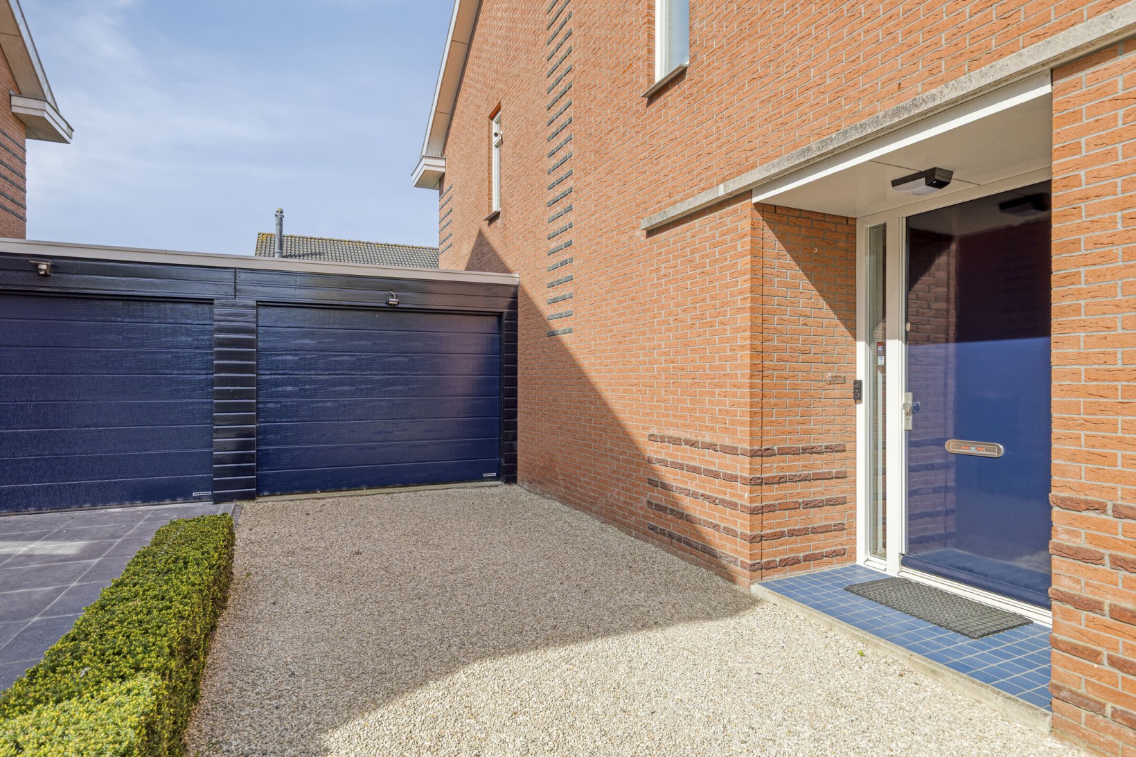 Tussenwoning te koop: Abrikozenhof 28, Almere