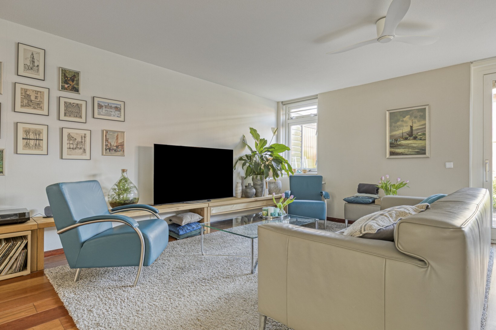 Tussenwoning te koop: Abrikozenhof 28, Almere