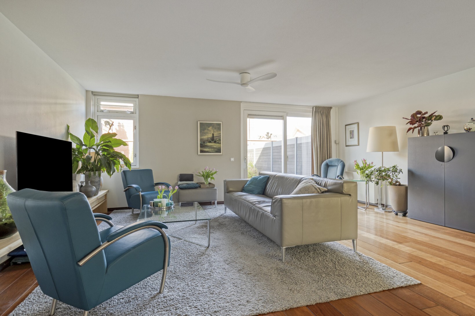 Tussenwoning te koop: Abrikozenhof 28, Almere