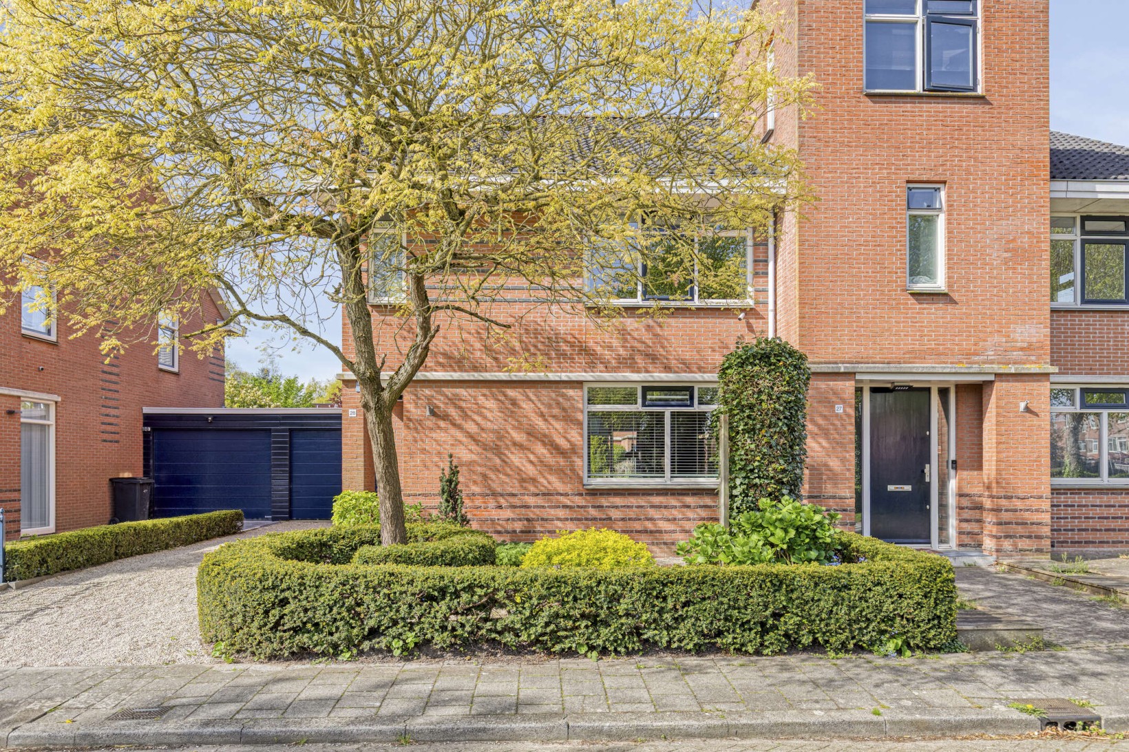 Tussenwoning te koop: Abrikozenhof 28, Almere