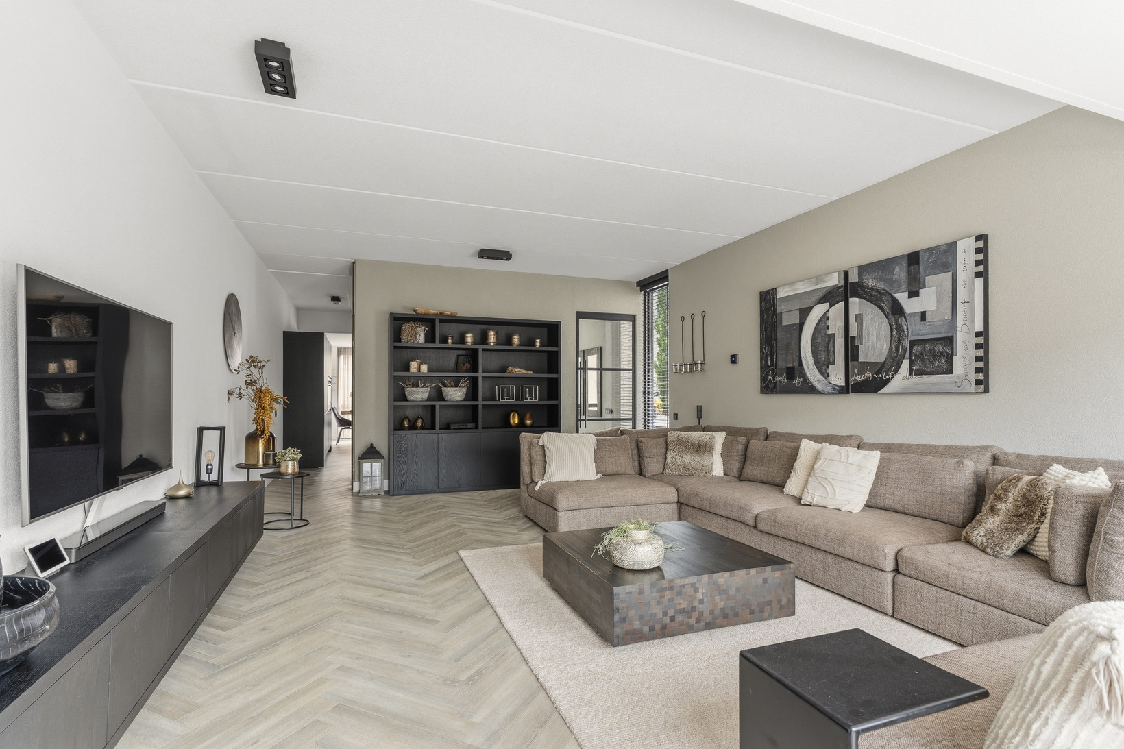 Tussenwoning te koop: Aardbeienstraat 13, Almere