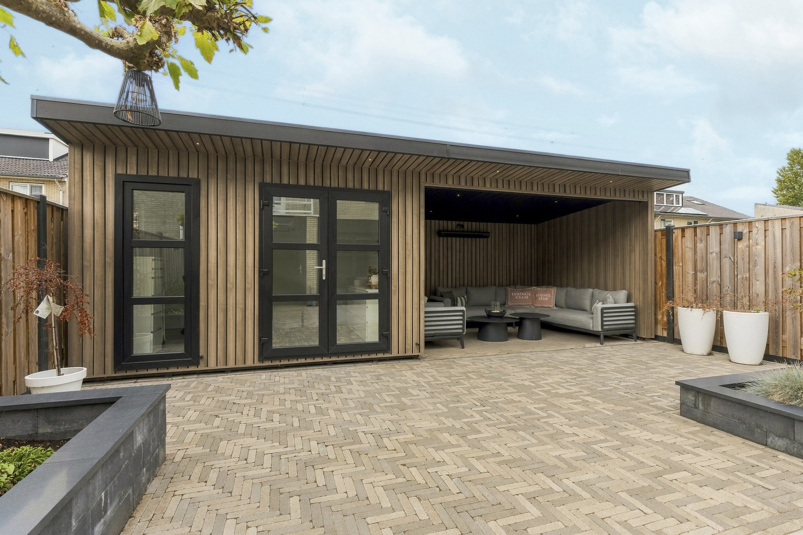 Tussenwoning te koop: Aardbeienstraat 13, Almere