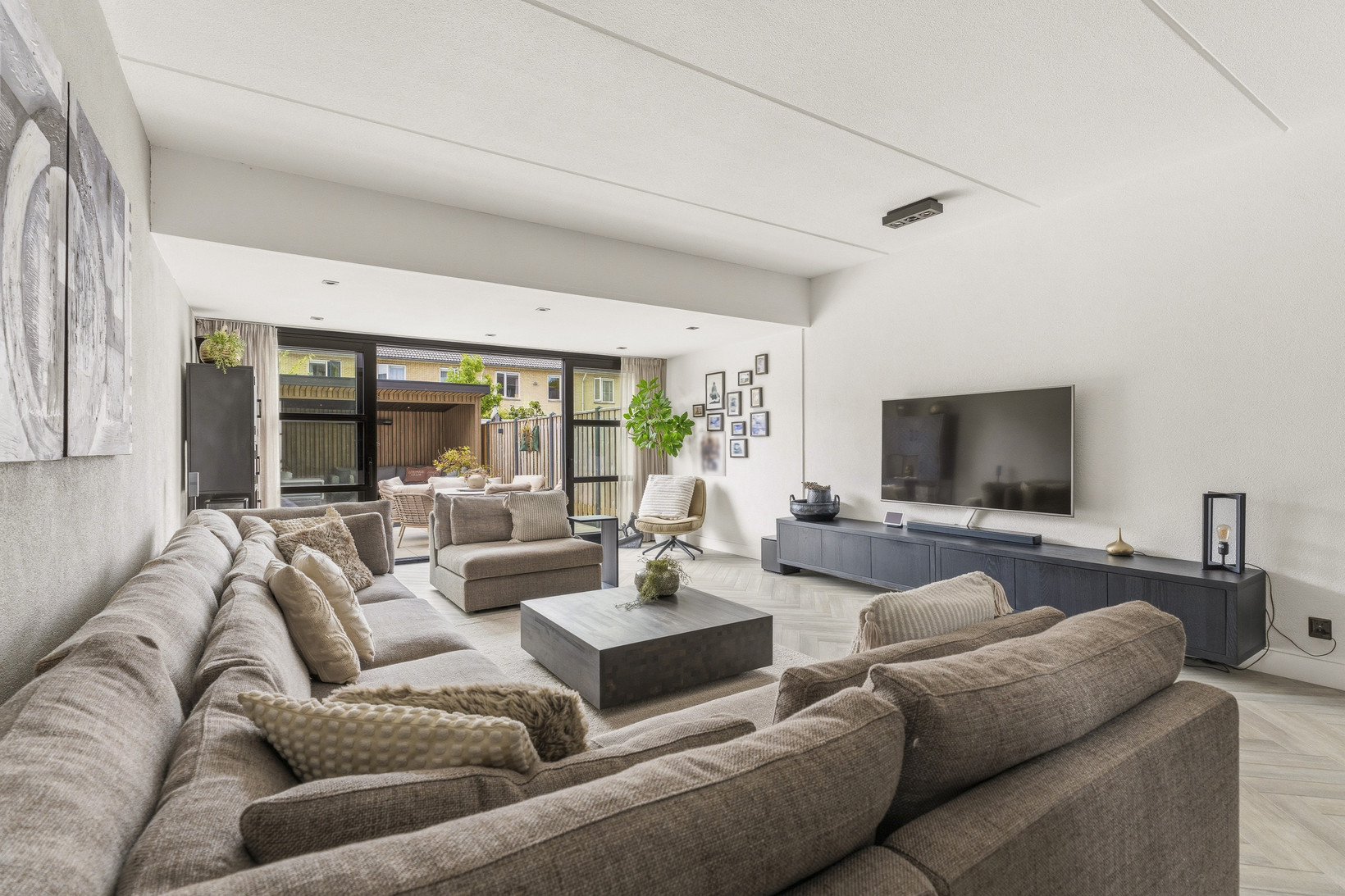 Tussenwoning te koop: Aardbeienstraat 13, Almere