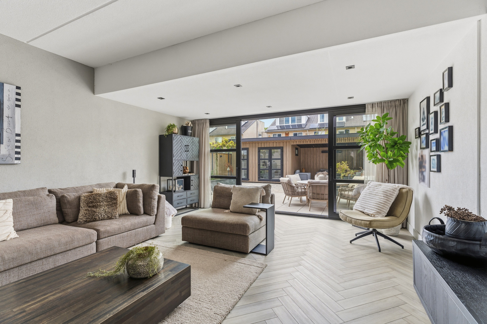 Tussenwoning te koop: Aardbeienstraat 13, Almere