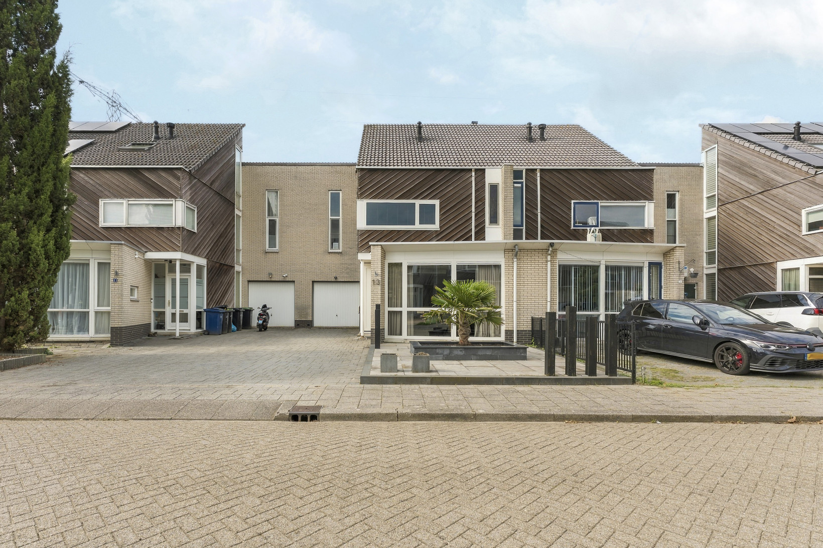 Tussenwoning te koop: Aardbeienstraat 13, Almere