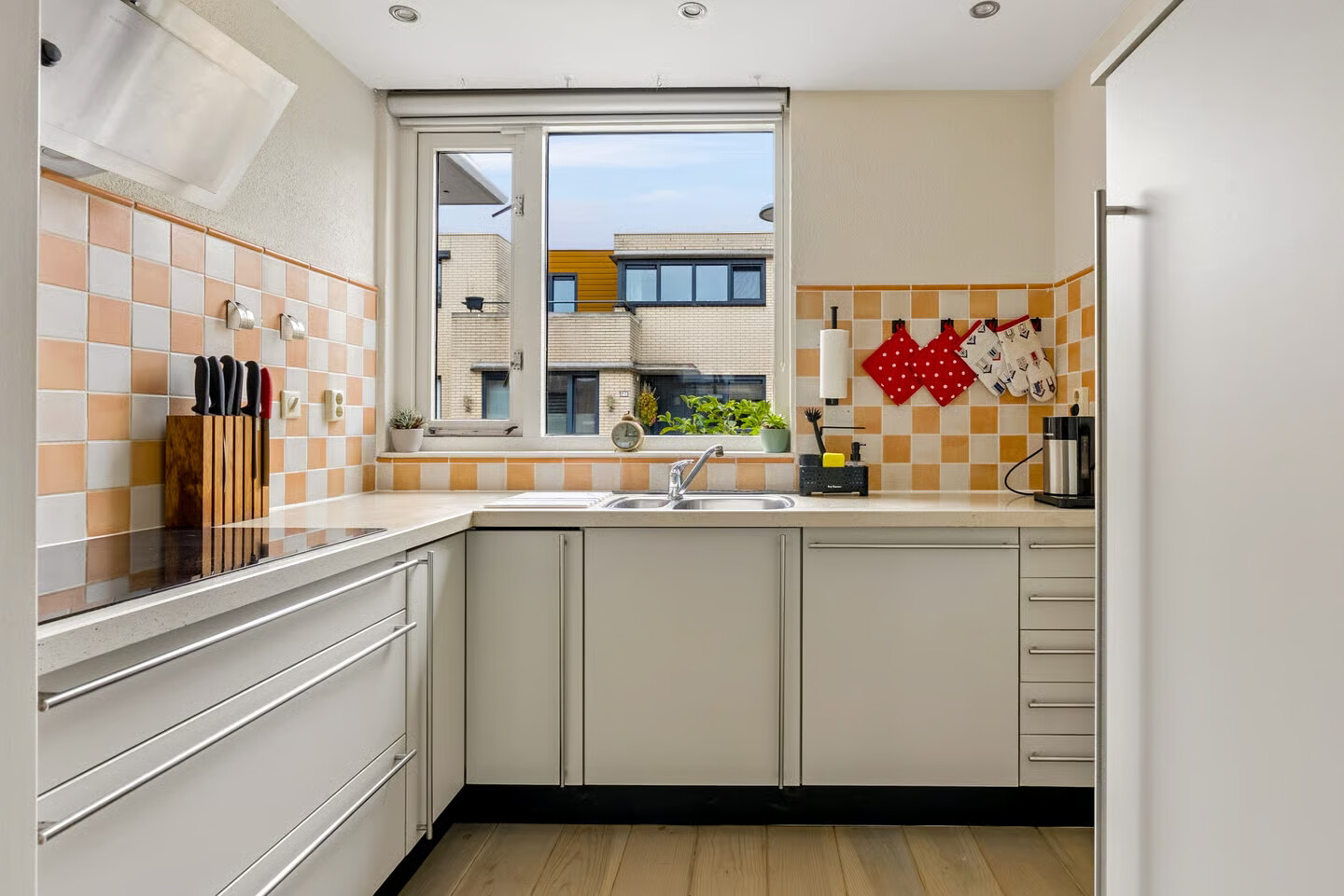 Tussenwoning te koop: Troikastraat 12, Almere
