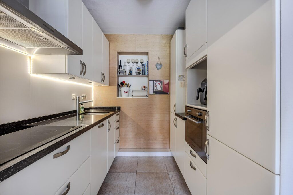 Tussenwoning te koop: Charlotte van Pallandtlaan 10, Almere
