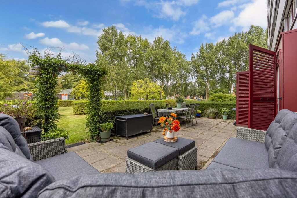 Tussenwoning te koop: Charlotte van Pallandtlaan 10, Almere