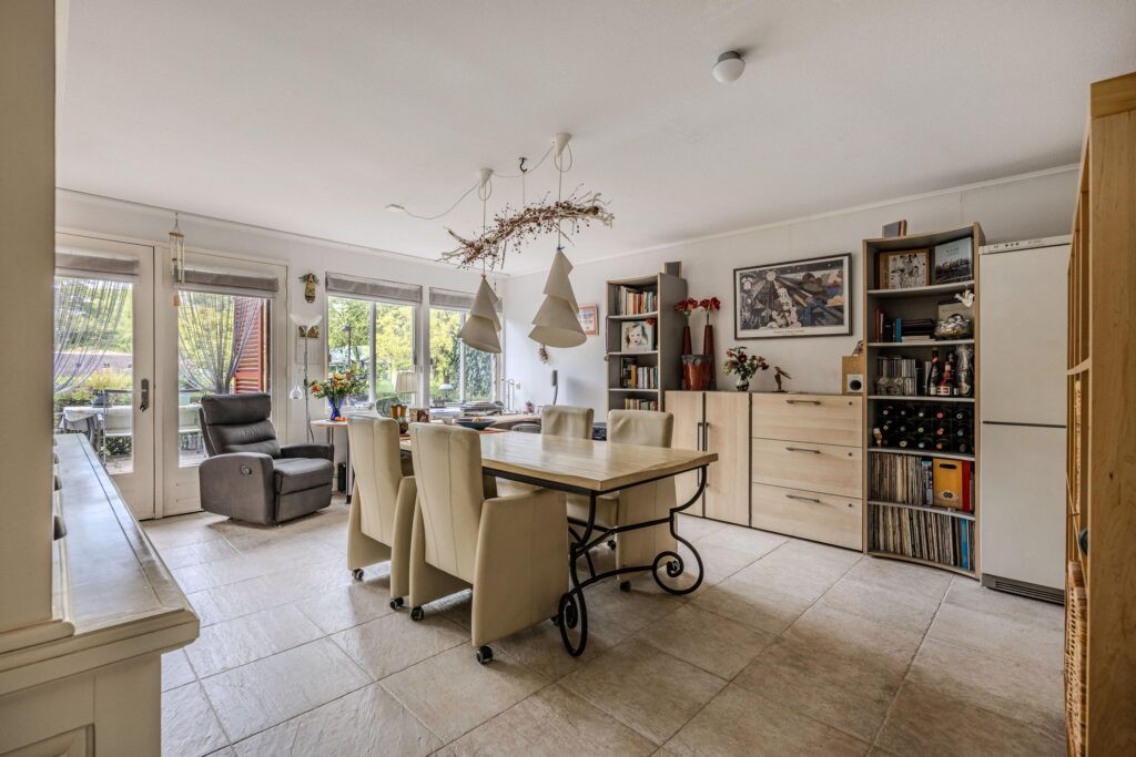 Tussenwoning te koop: Charlotte van Pallandtlaan 10, Almere