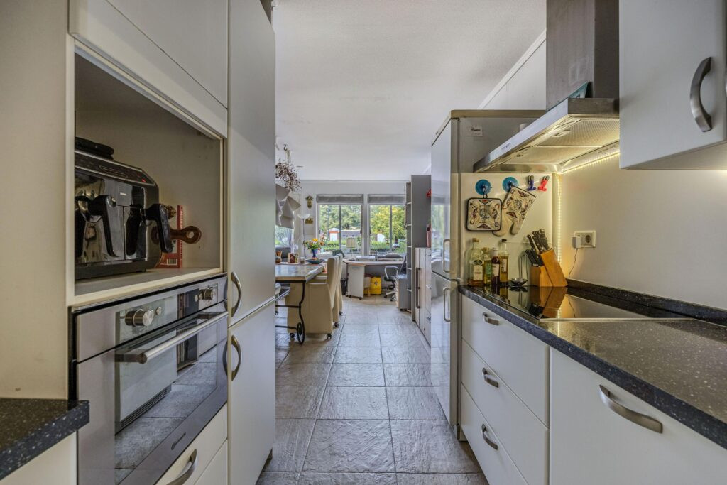 Tussenwoning te koop: Charlotte van Pallandtlaan 10, Almere