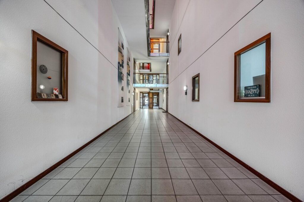 Tussenwoning te koop: Charlotte van Pallandtlaan 10, Almere
