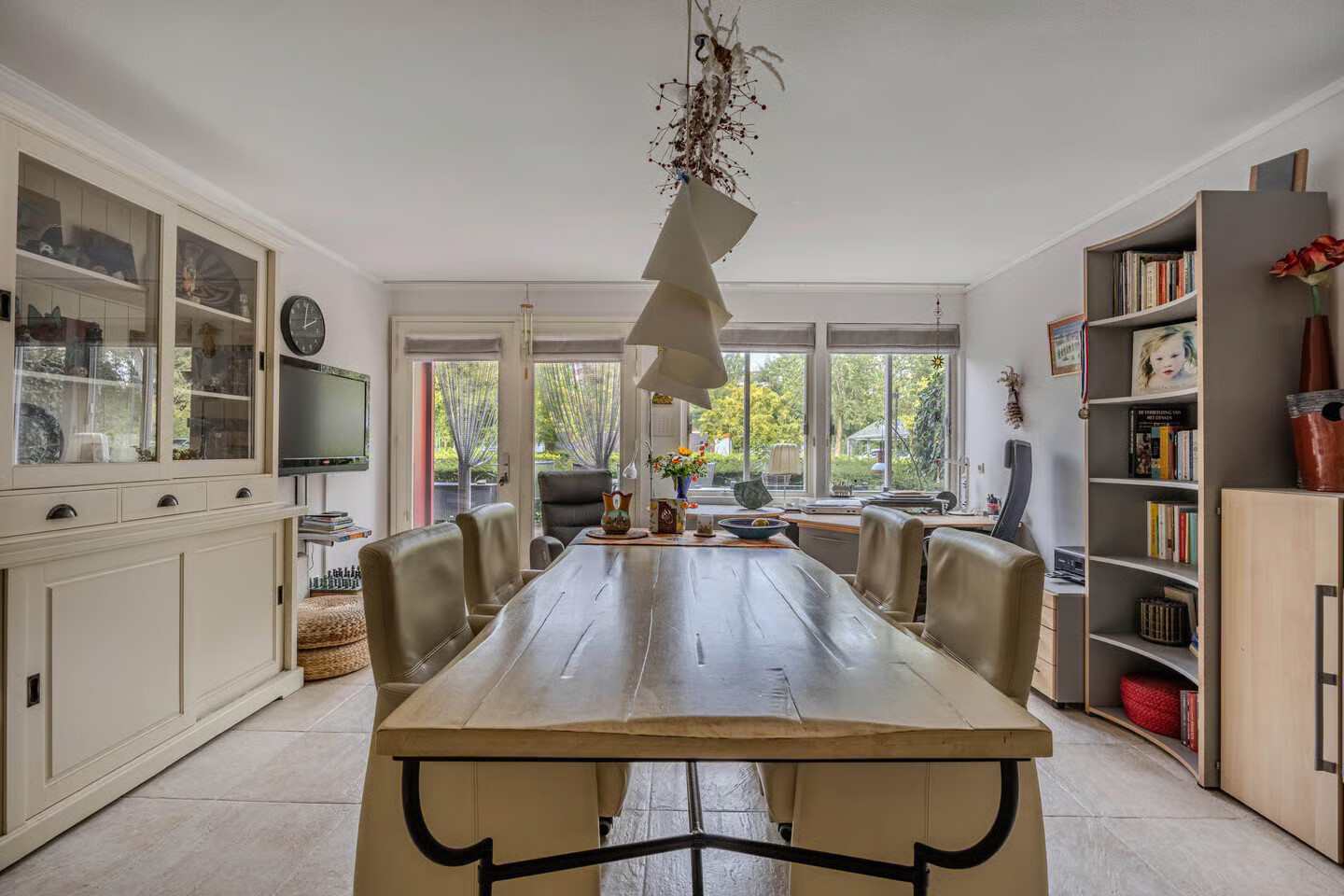Tussenwoning te koop: Charlotte van Pallandtlaan 10, Almere