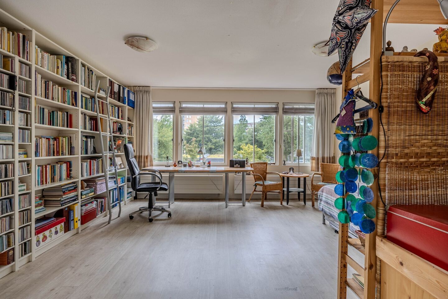 Tussenwoning te koop: Charlotte van Pallandtlaan 10, Almere