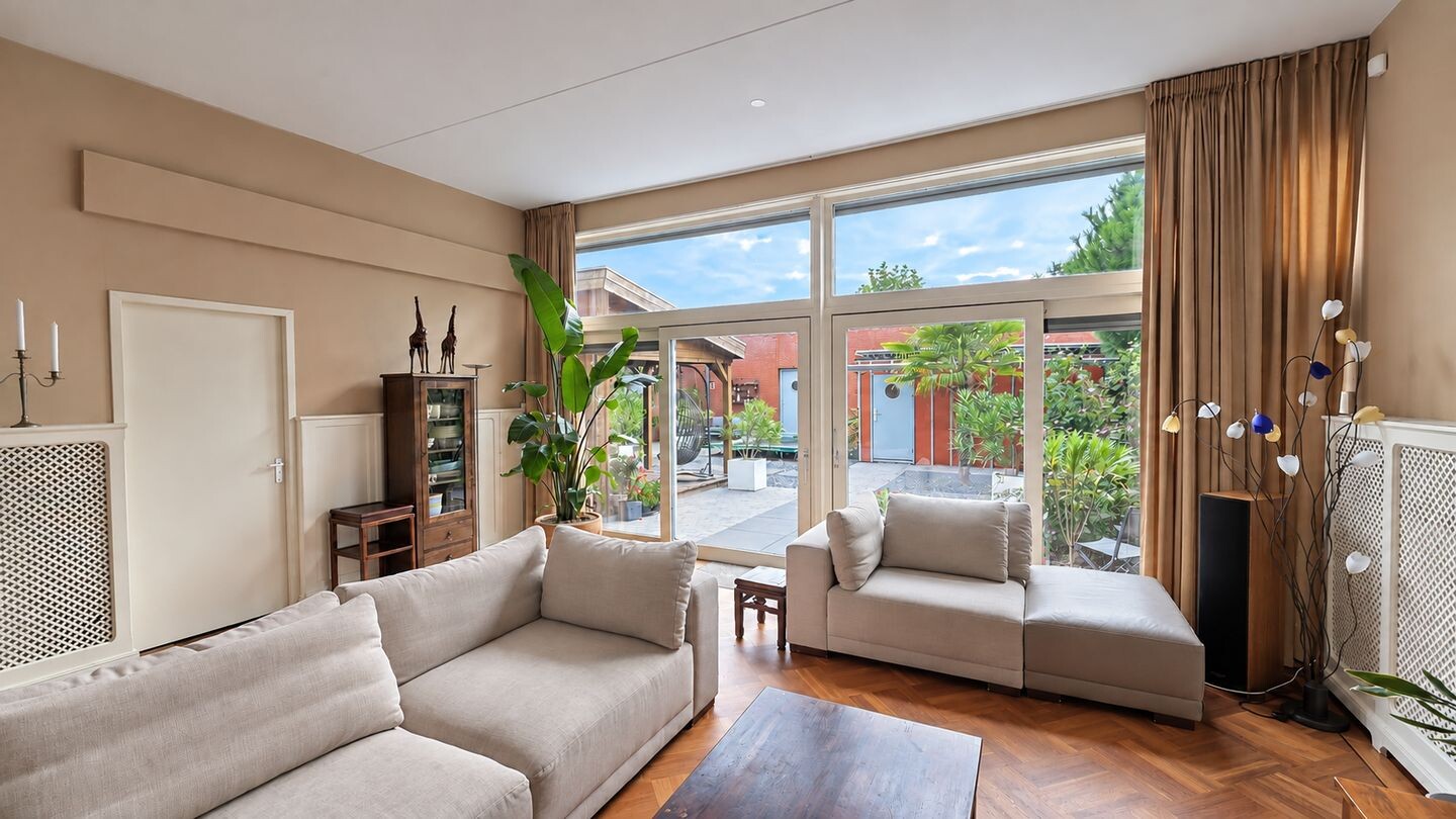 Hoekwoning te koop: Chagallweg 90, Almere
