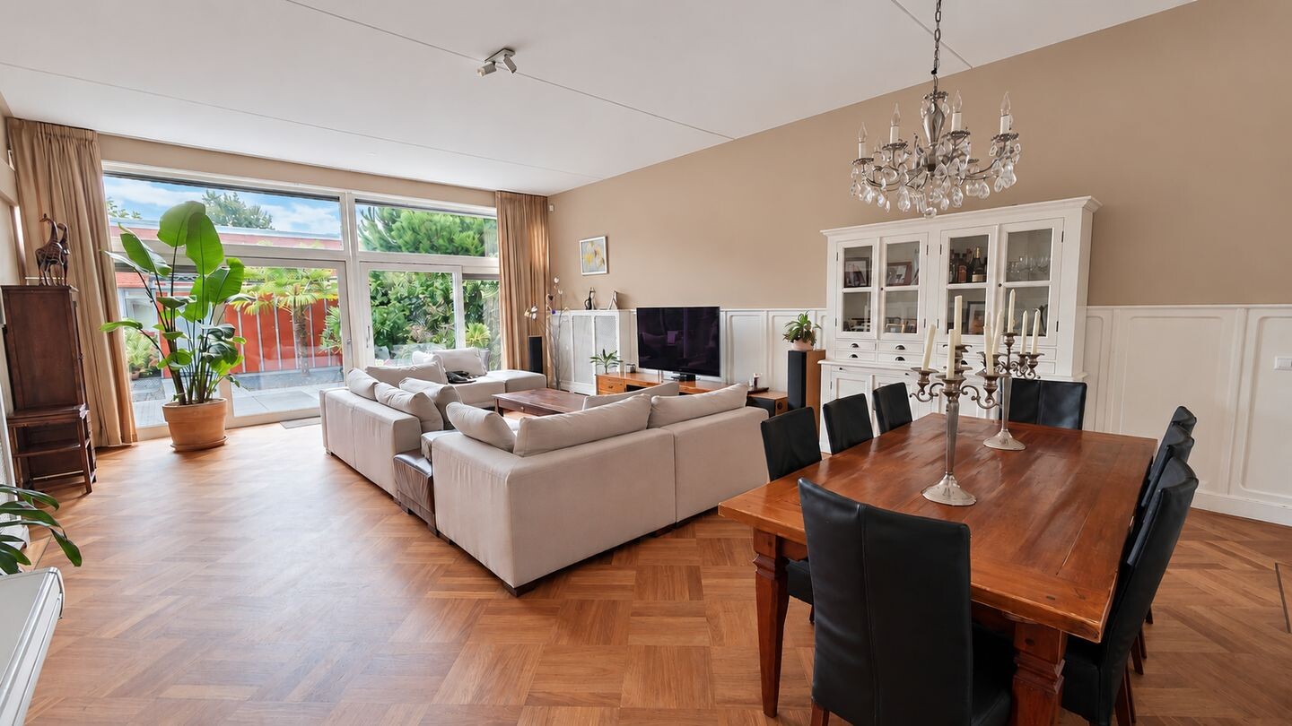 Hoekwoning te koop: Chagallweg 90, Almere
