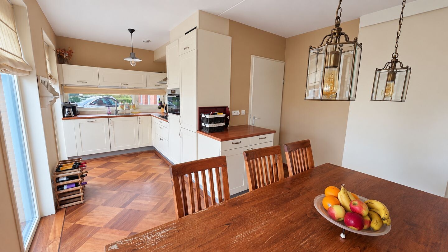 Hoekwoning te koop: Chagallweg 90, Almere
