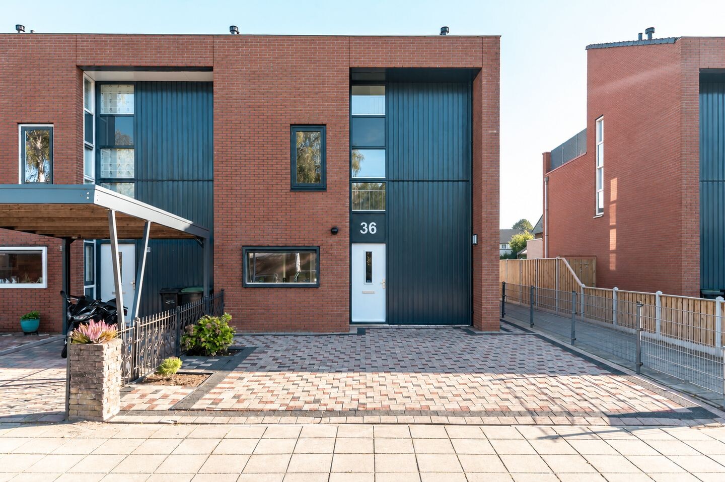 Hoekwoning te koop: Henry Moorestraat 36, Almere