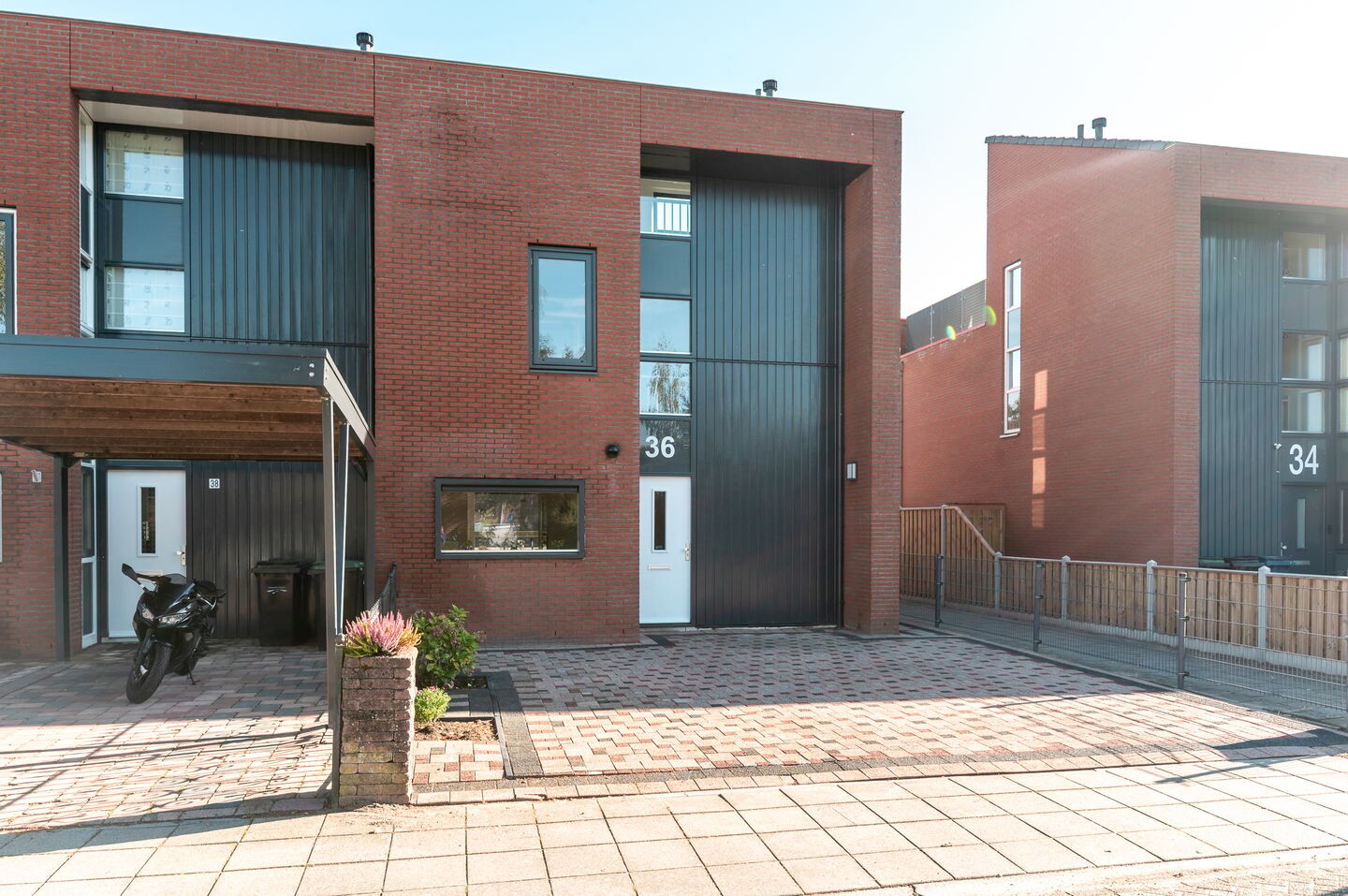 Hoekwoning te koop: Henry Moorestraat 36, Almere