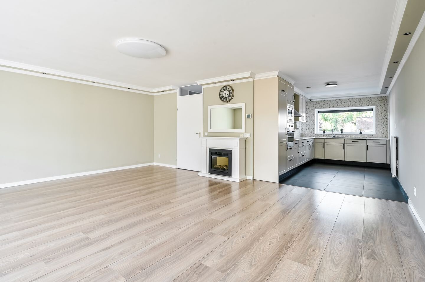 Hoekwoning te koop: Henry Moorestraat 36, Almere