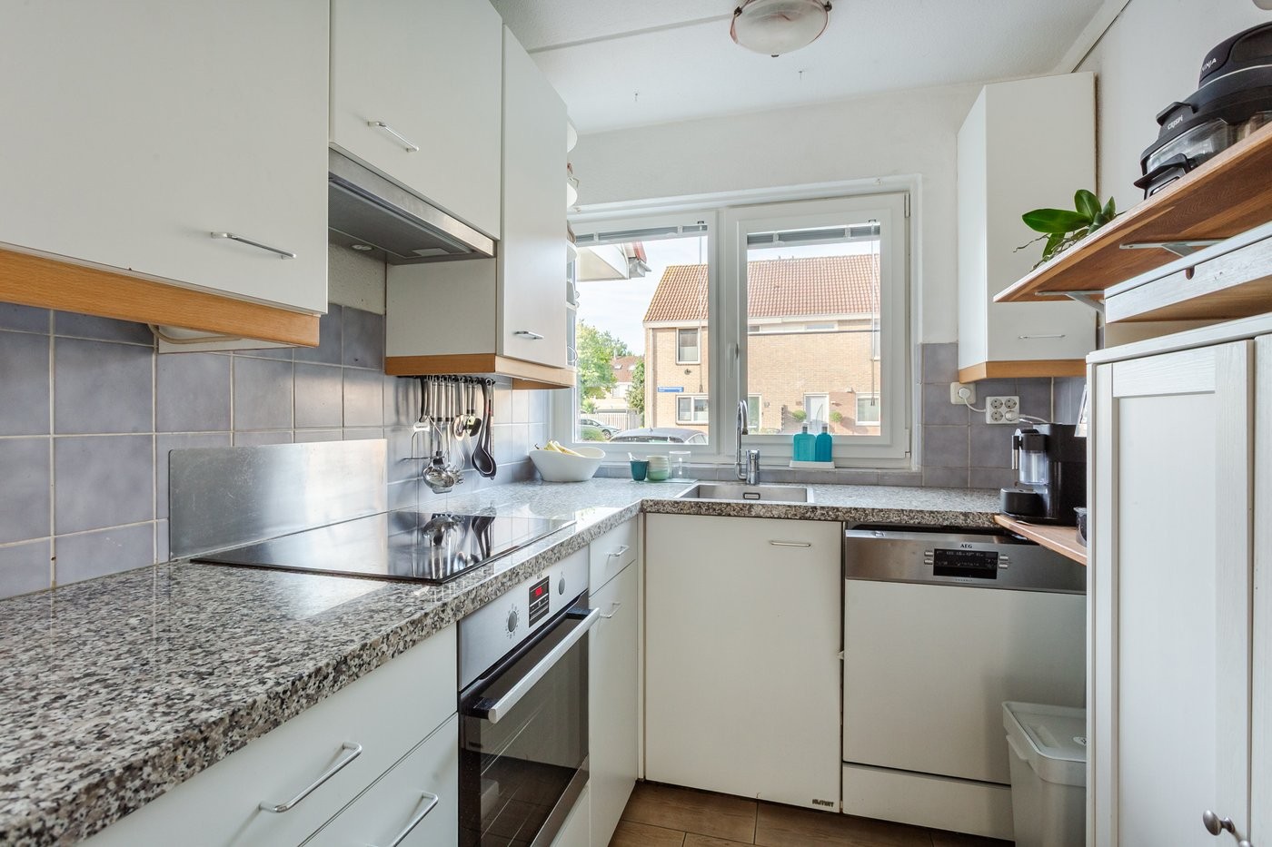 Tussenwoning te koop: Strijkmolenstraat 52, Almere