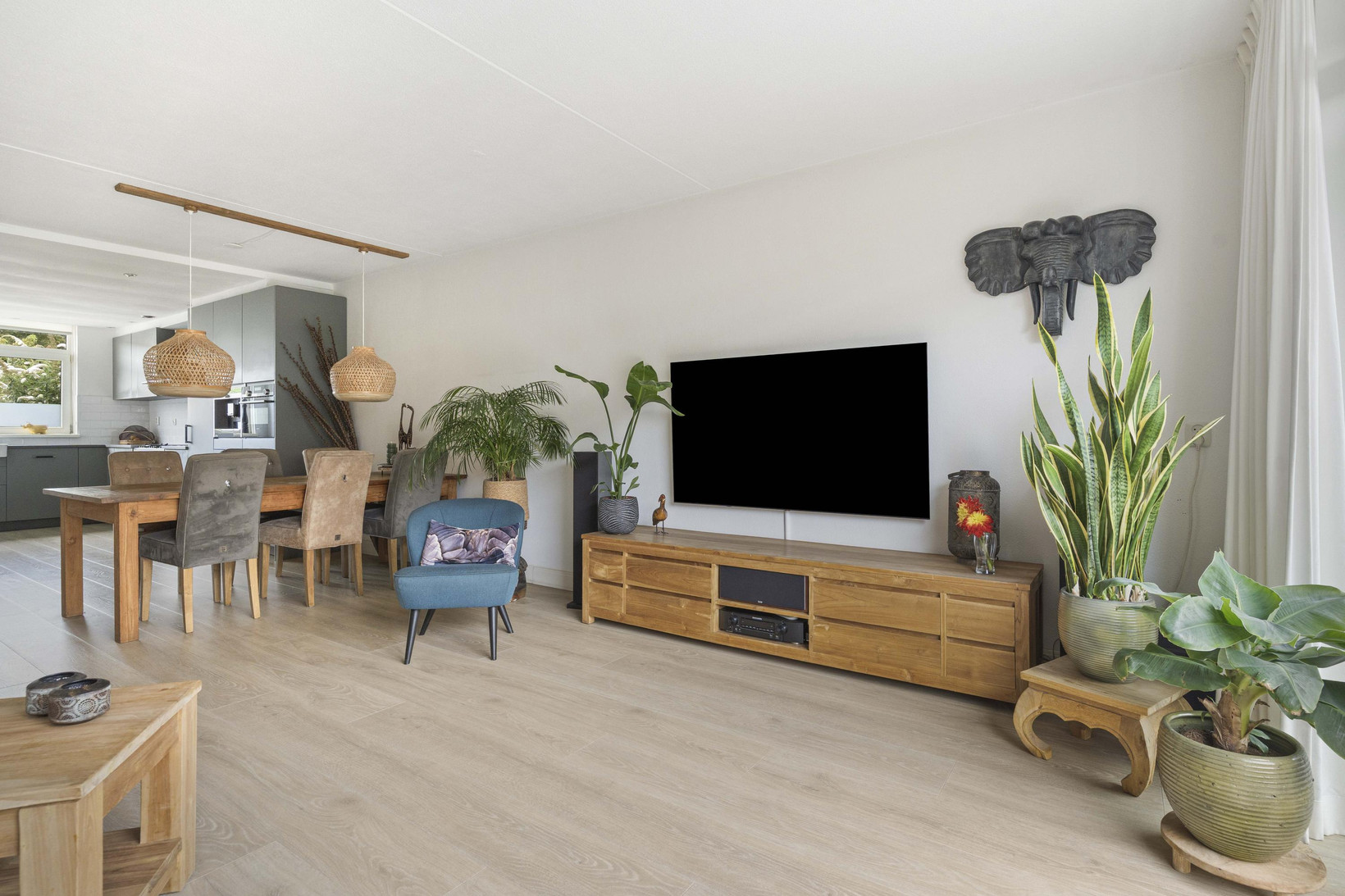 Tussenwoning te koop: Wipmolenweg 361, Almere