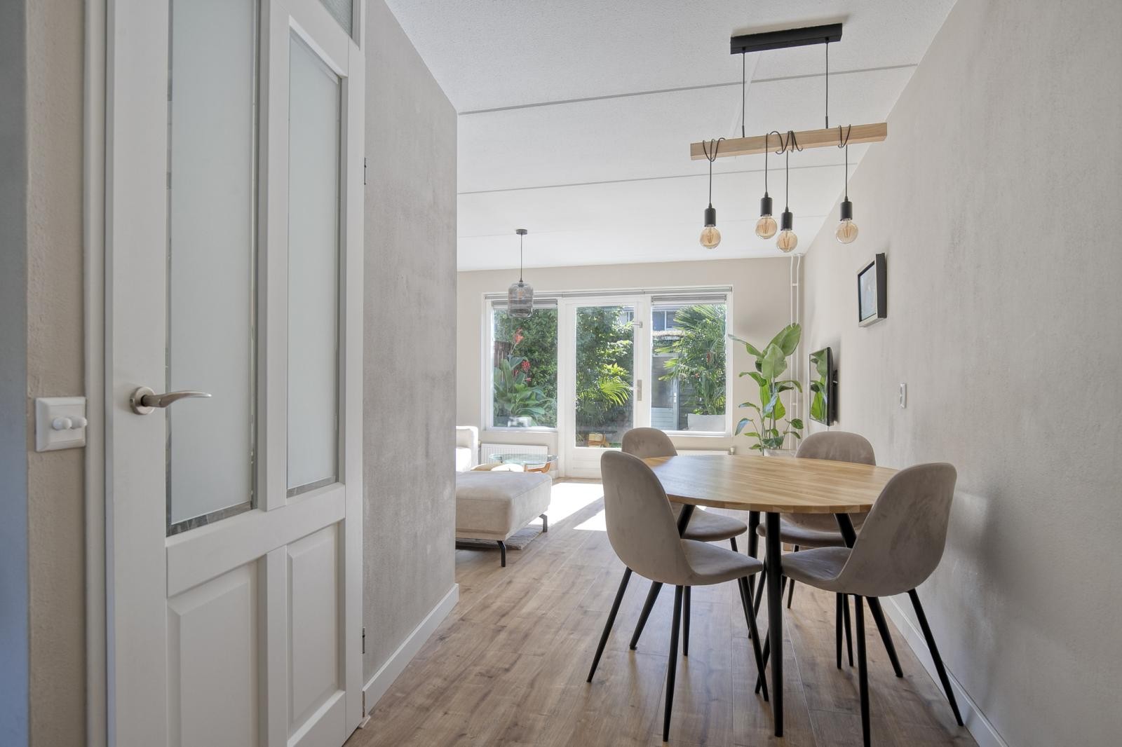 Tussenwoning te koop: Januaristraat 13, Almere