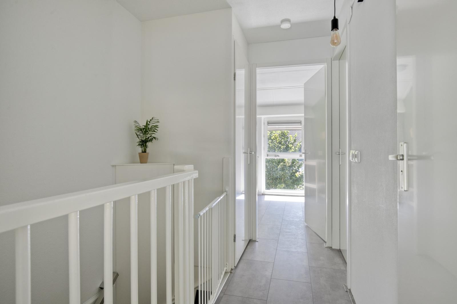 Tussenwoning te koop: Januaristraat 13, Almere