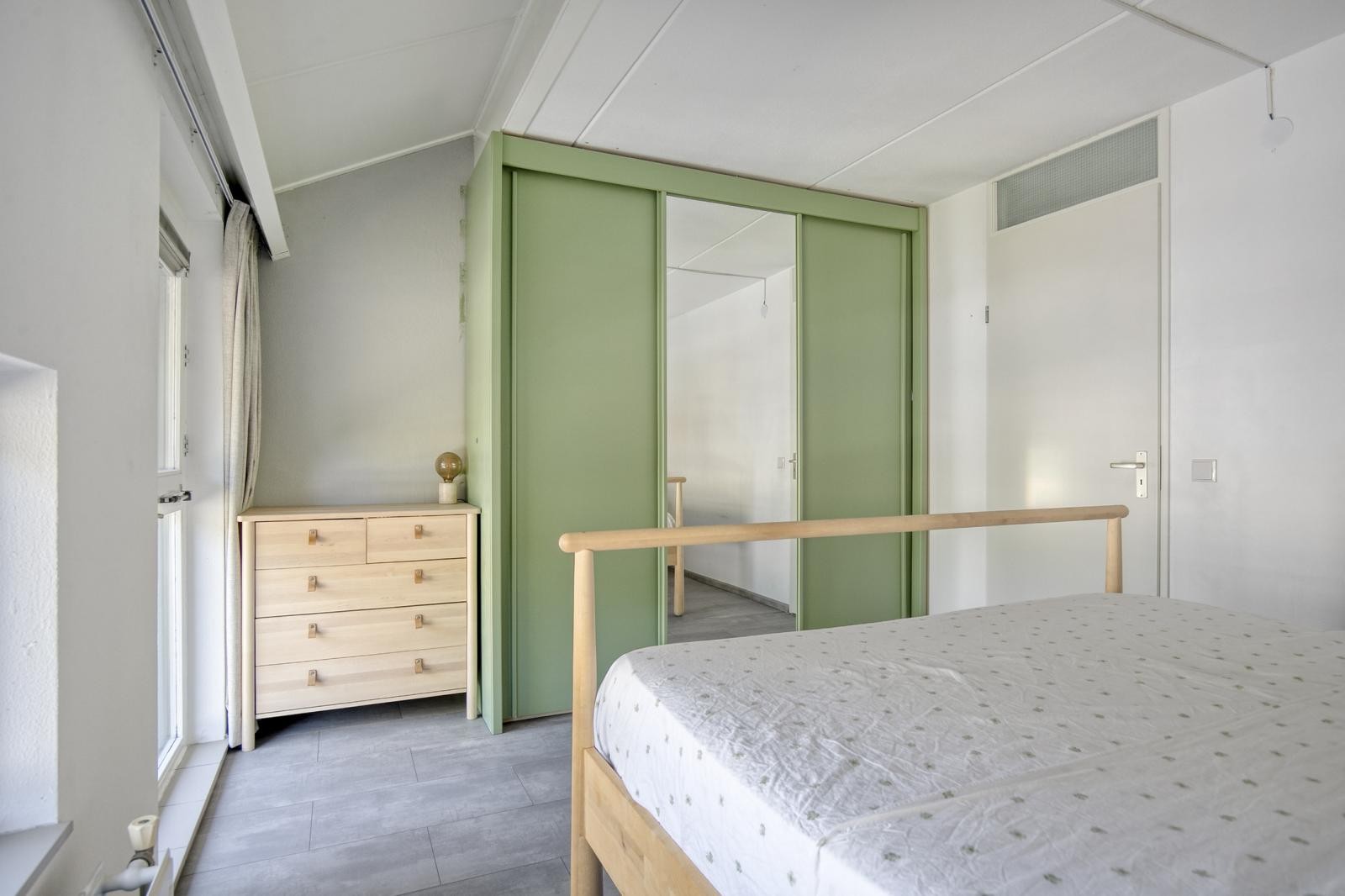 Tussenwoning te koop: Januaristraat 13, Almere