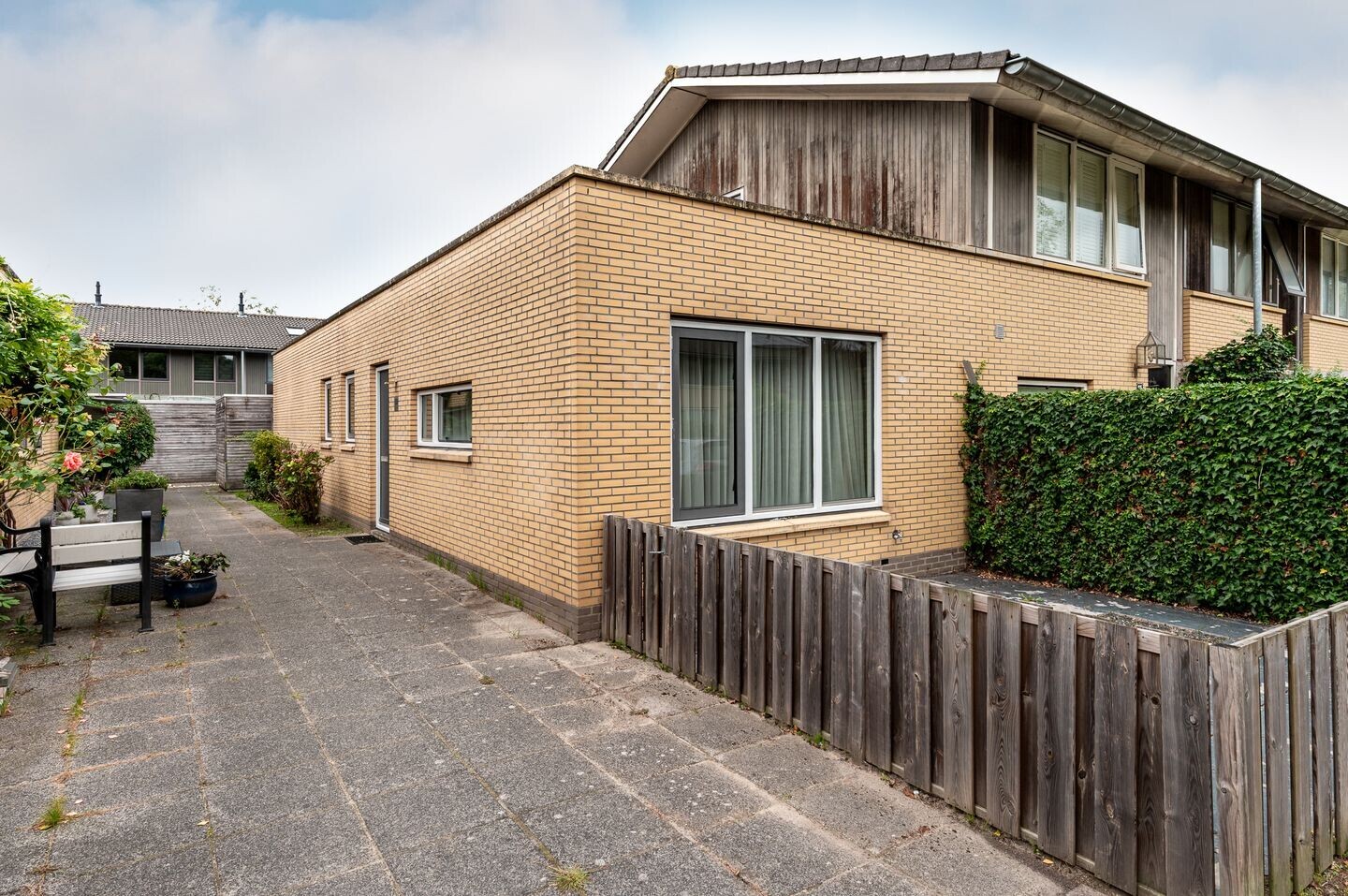 Hoekwoning te koop: Januaristraat 33, Almere