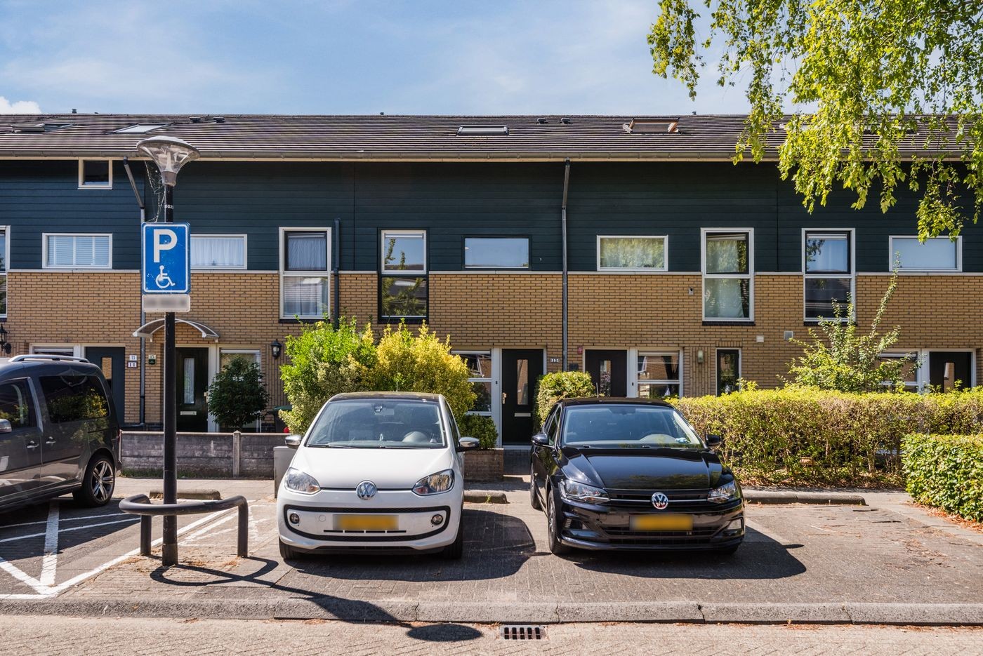 Tussenwoning te koop: Aprilstraat 15, Almere