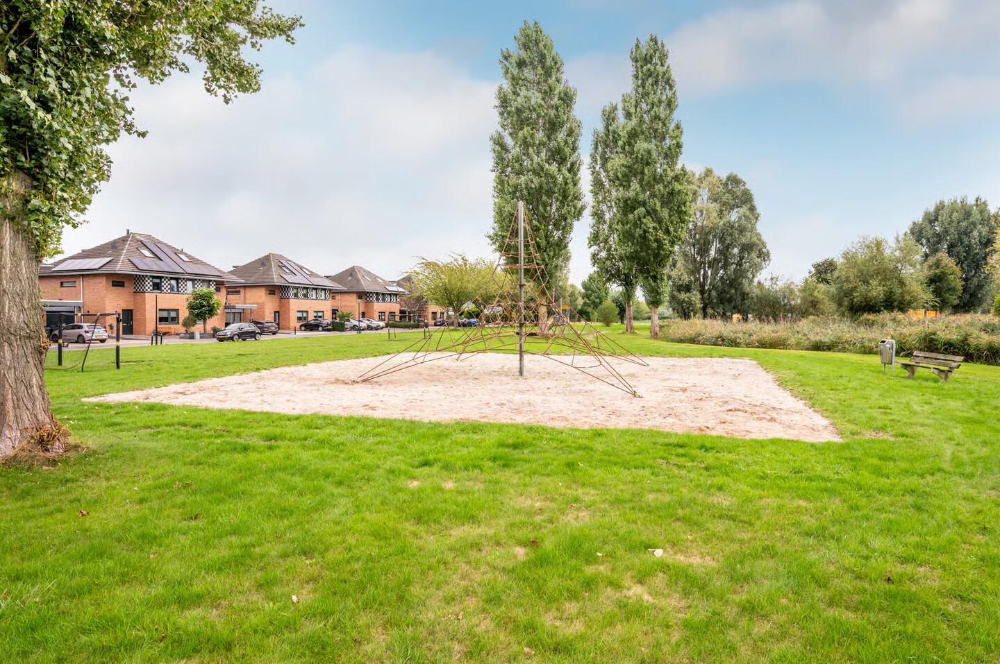 Tussenwoning te koop: Schonenvaart 10, Almere
