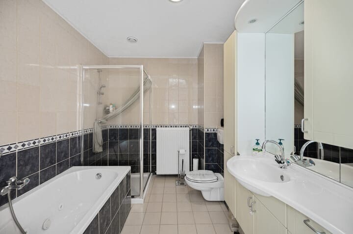 Tussenwoning te koop: Laan der V.O.C. 296, Almere