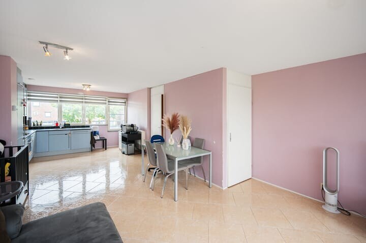 Tussenwoning te koop: Laan der V.O.C. 296, Almere