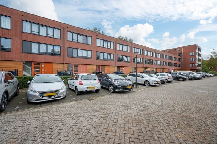 Tussenwoning te koop: Laan der V.O.C. 296, Almere