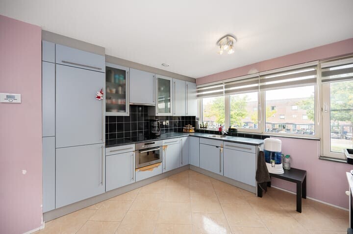 Tussenwoning te koop: Laan der V.O.C. 296, Almere