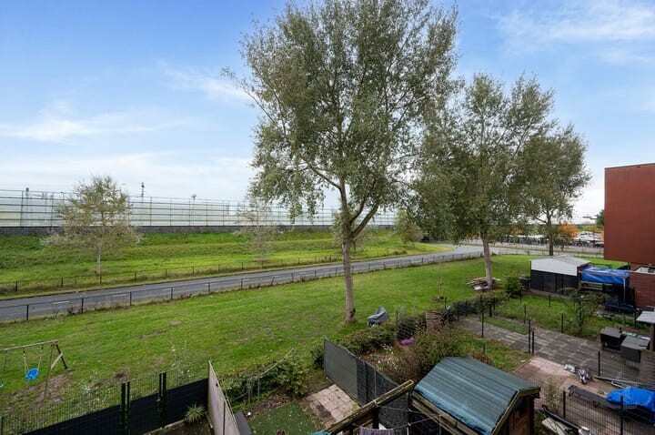 Tussenwoning te koop: Laan der V.O.C. 296, Almere