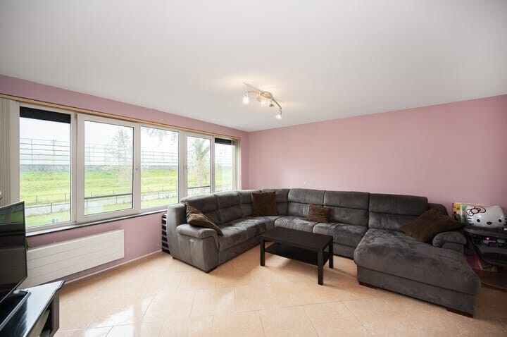 Tussenwoning te koop: Laan der V.O.C. 296, Almere
