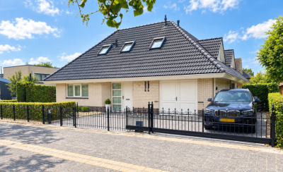 Lakenhalstraat 1