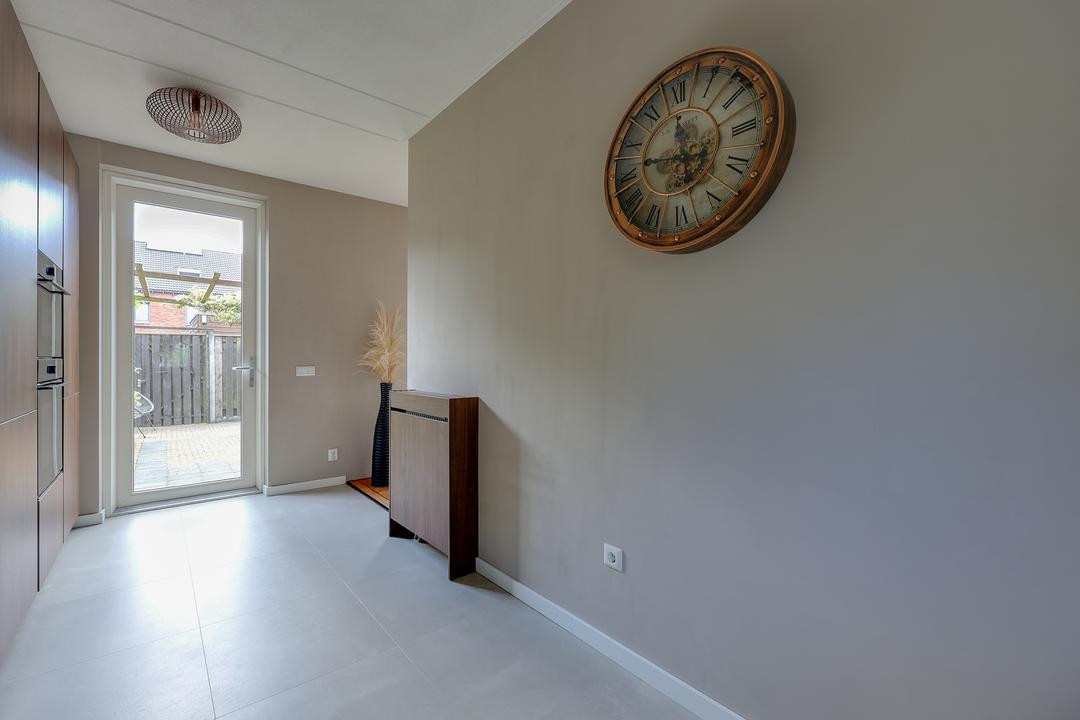 Tussenwoning te koop: Mazureplantsoen 4, Almere