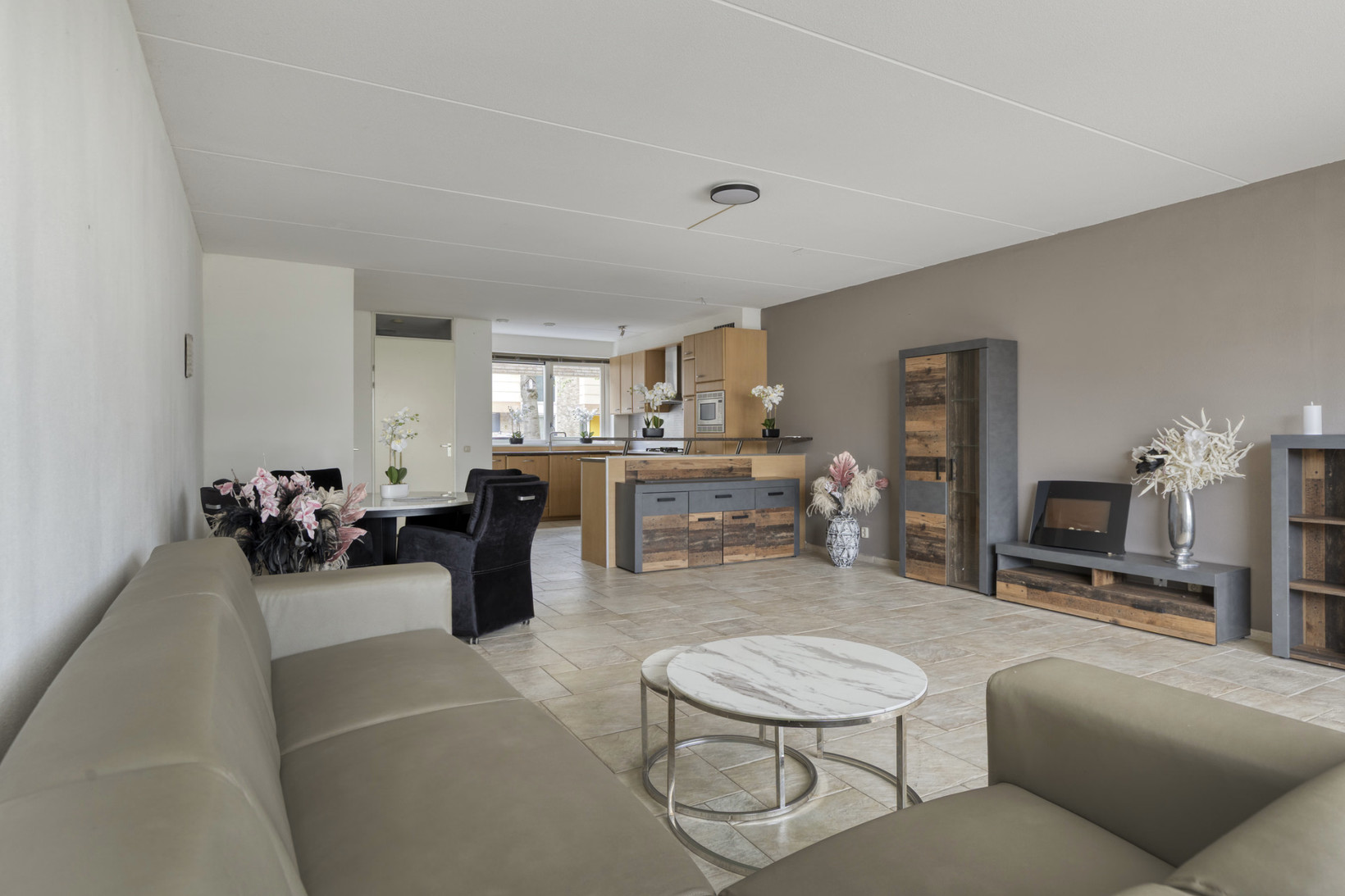 Tussenwoning te koop: Brommy en Tommystraat 17, Almere