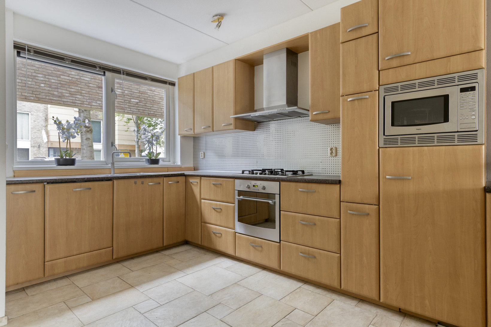 Tussenwoning te koop: Brommy en Tommystraat 17, Almere