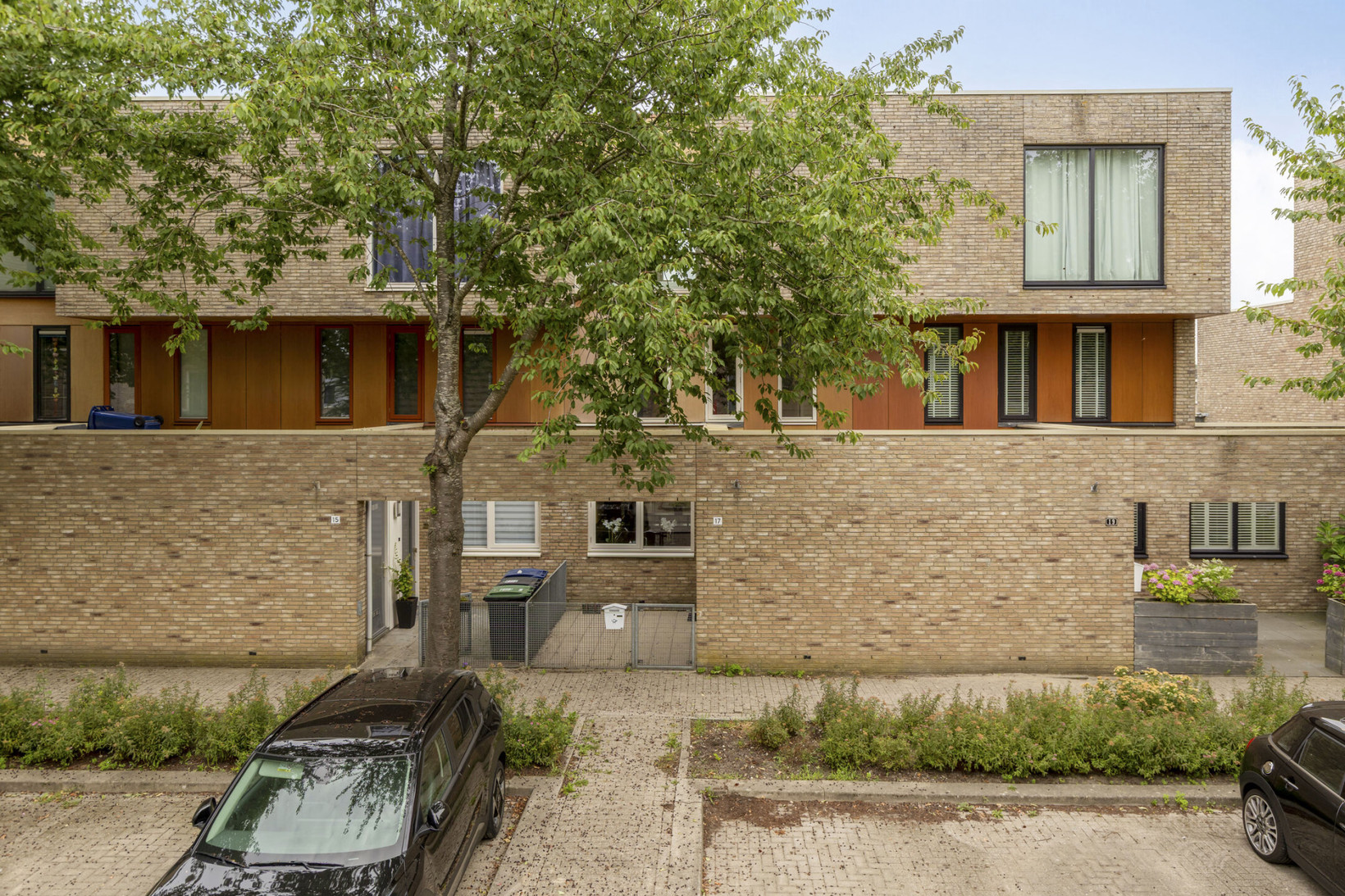 Tussenwoning te koop: Brommy en Tommystraat 17, Almere
