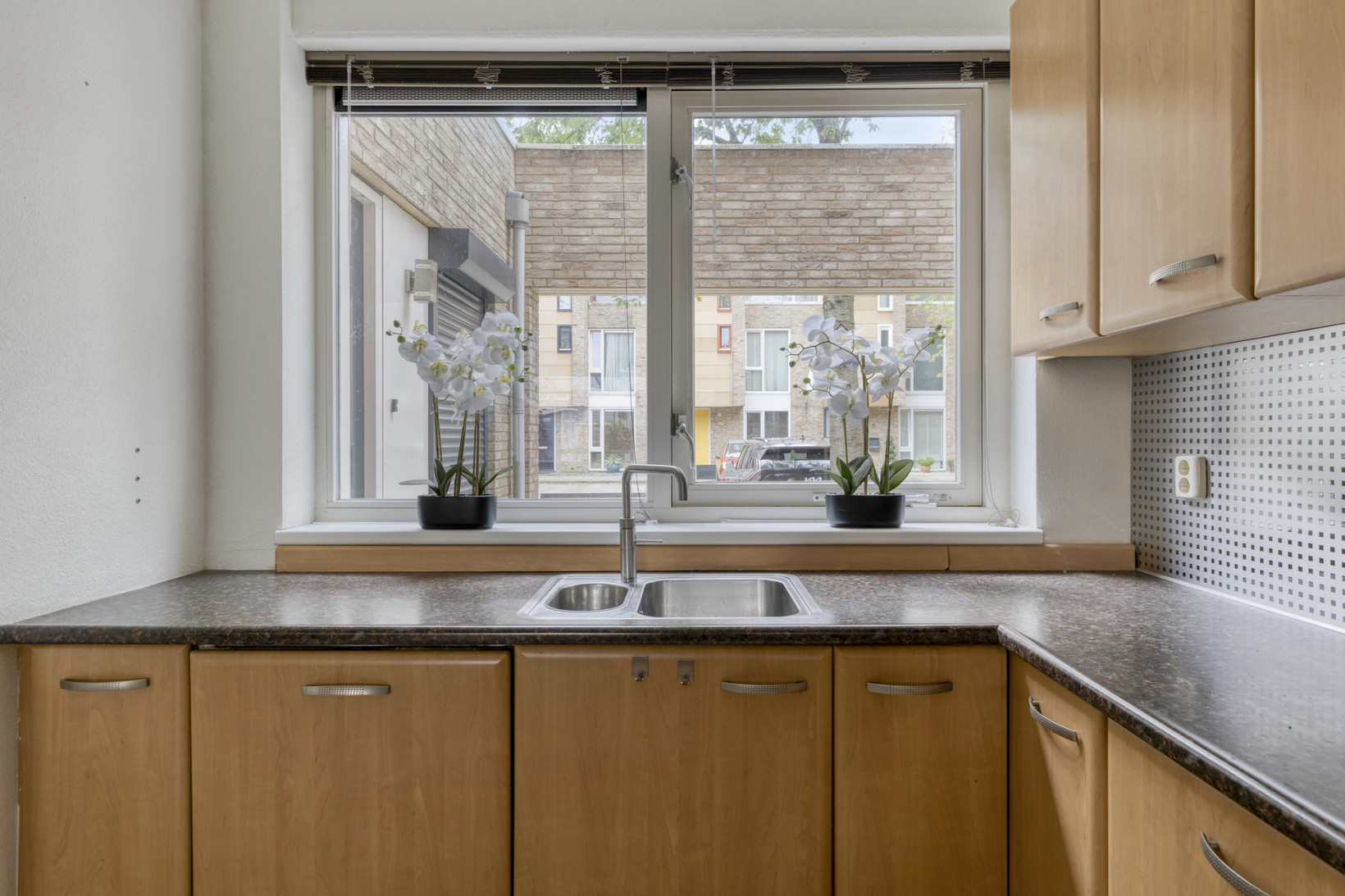 Tussenwoning te koop: Brommy en Tommystraat 17, Almere