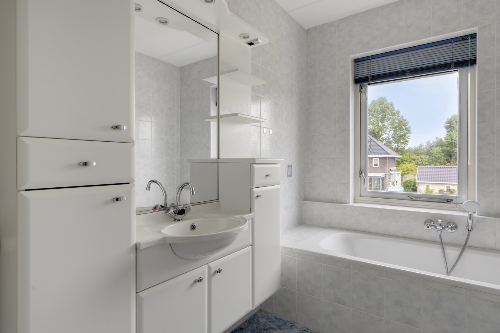 Tussenwoning te koop: Brommy en Tommystraat 17, Almere
