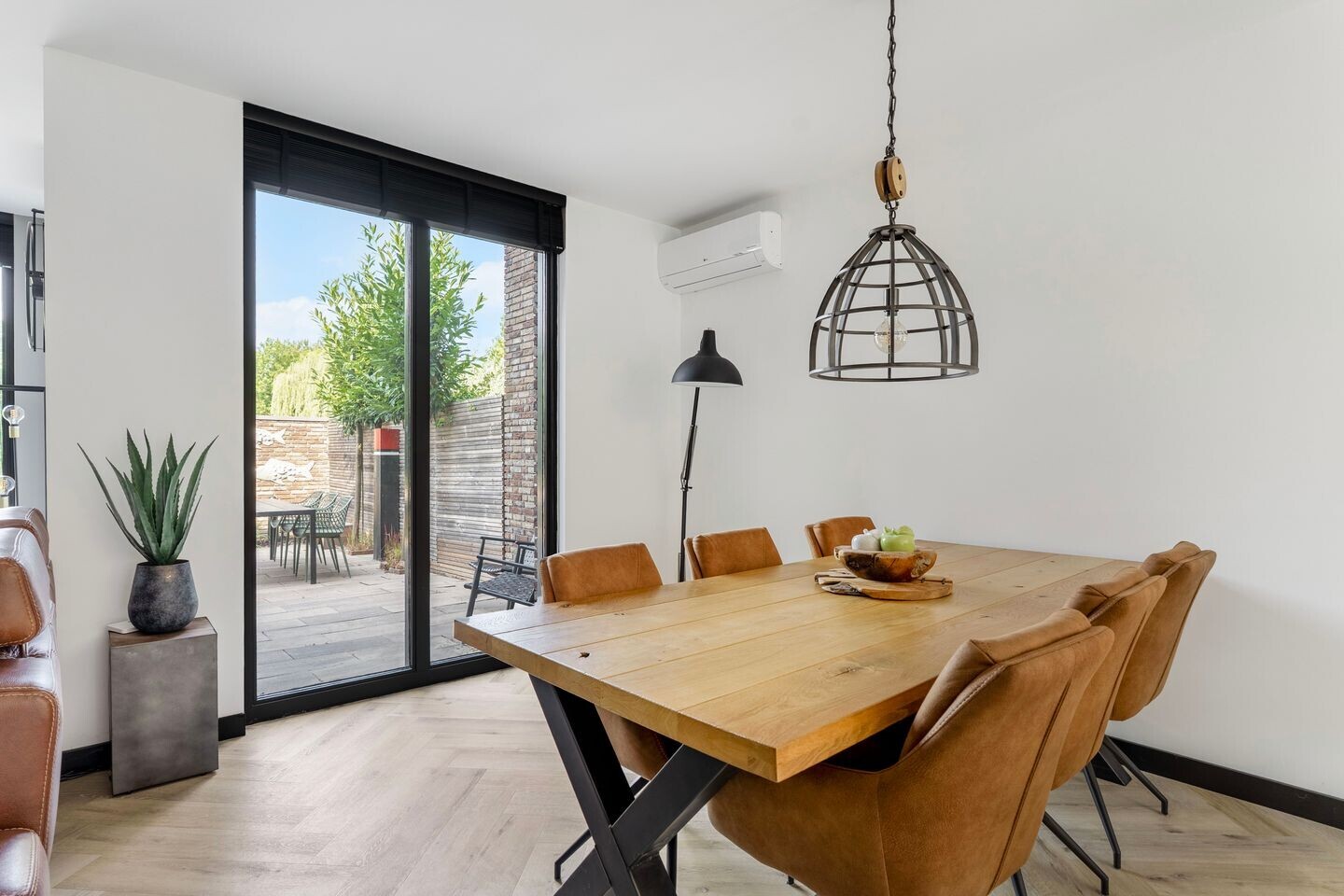 Tussenwoning te koop: Lambikstraat 12, Almere