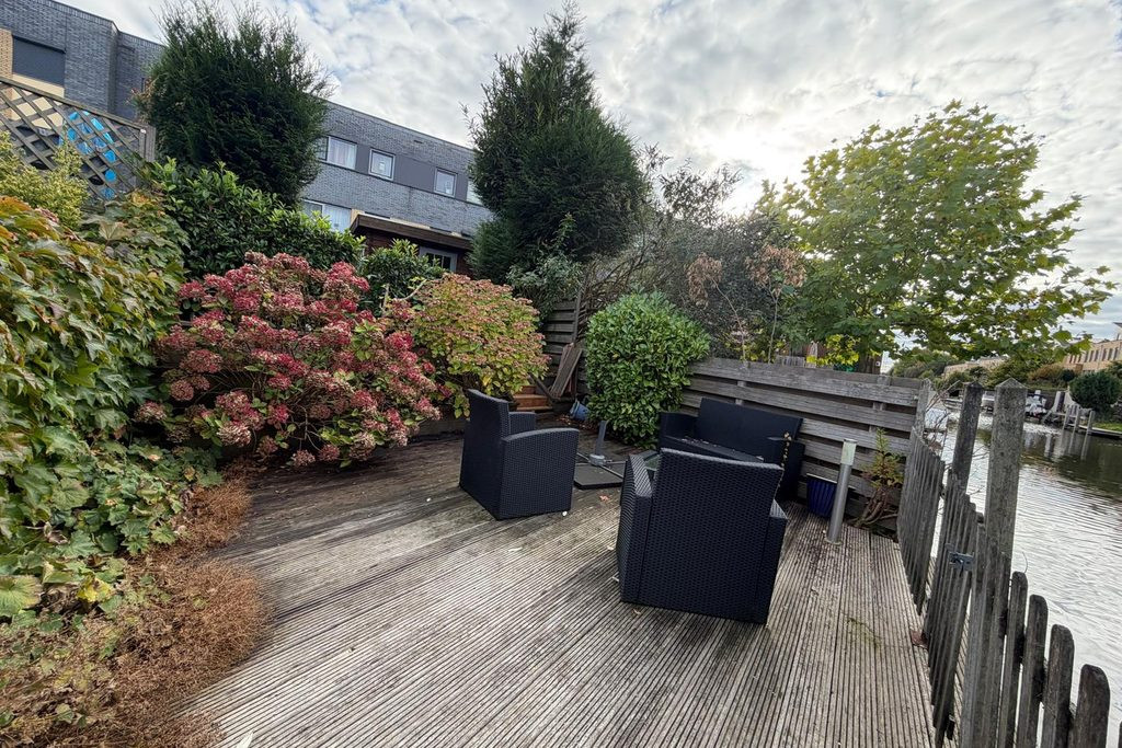Tussenwoning te koop: Kuifjestraat 27, Almere
