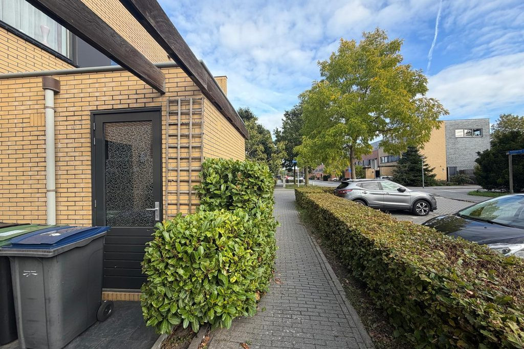 Tussenwoning te koop: Kuifjestraat 27, Almere