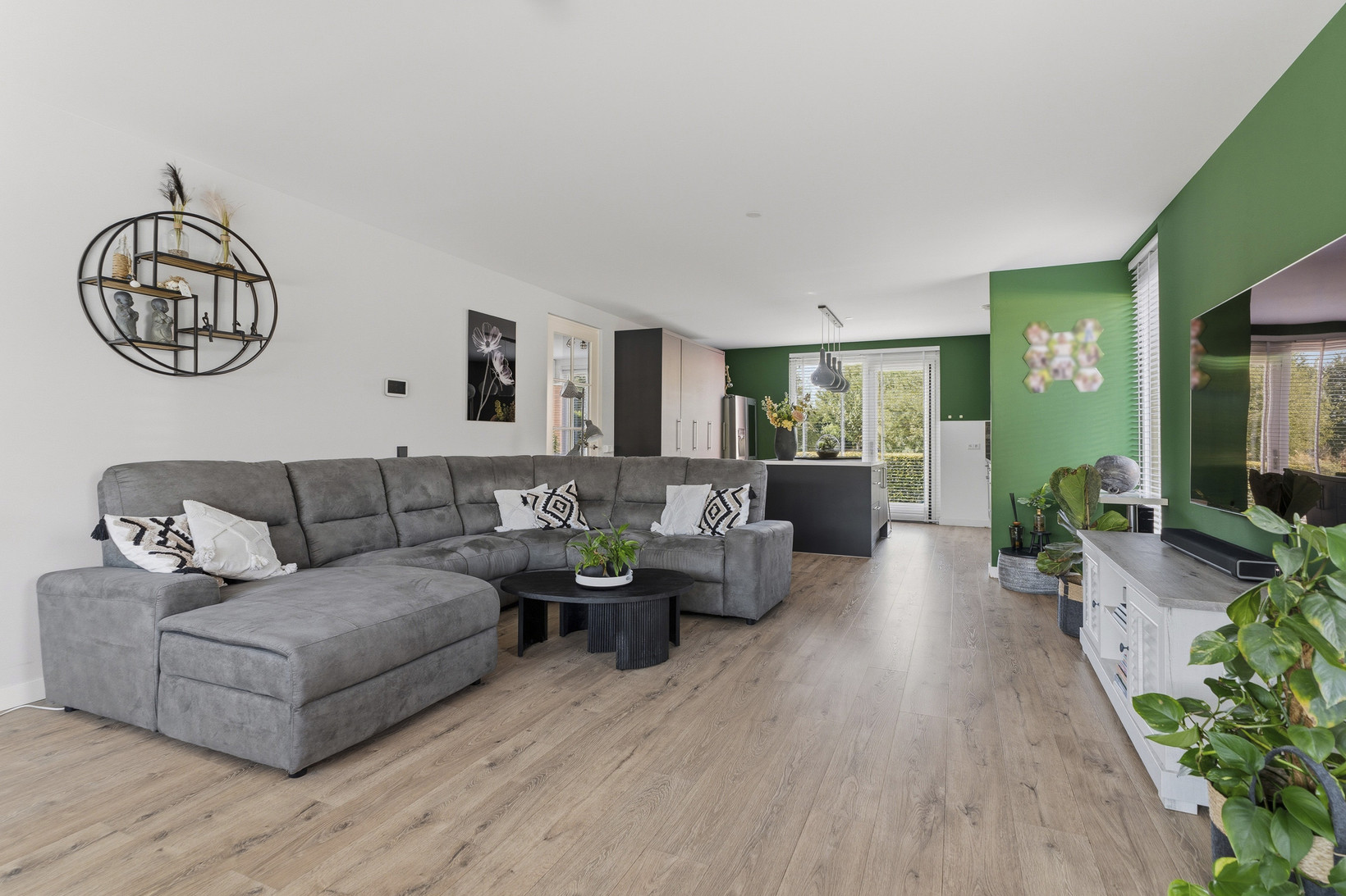 Twee-onder-één-kap te koop: Katrien Duckstraat 8, Almere