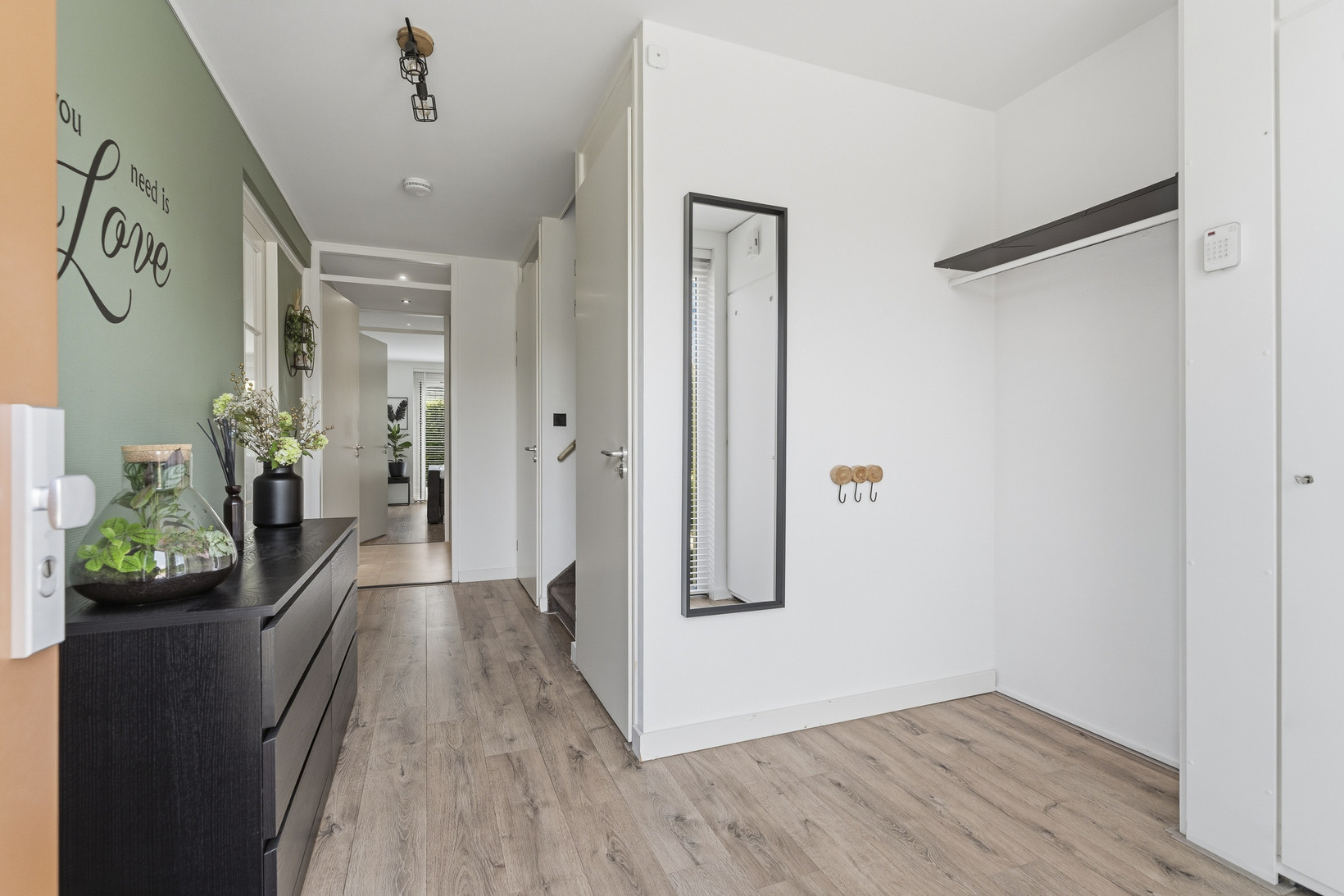 Twee-onder-één-kap te koop: Katrien Duckstraat 8, Almere