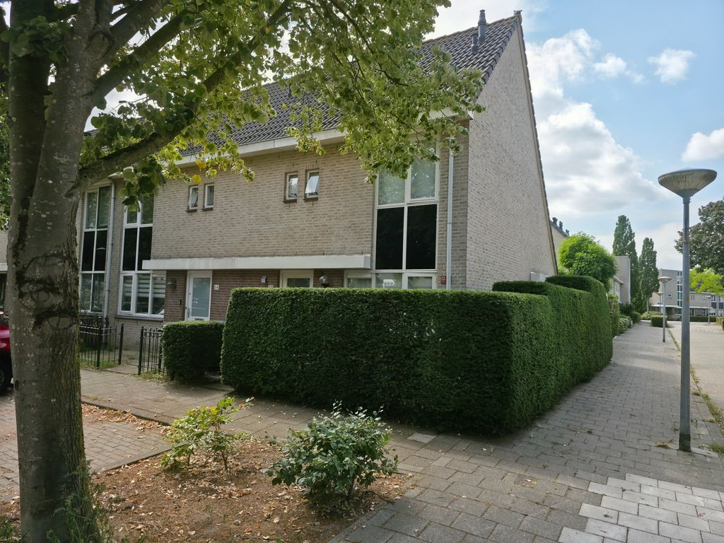 Hoekwoning te koop: Pandabeerstraat 62, Almere